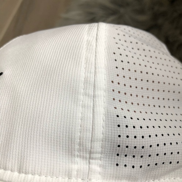 NIKE Women's AeroBill Legacy 91 Perforated Cap - Picture 5 of 6
